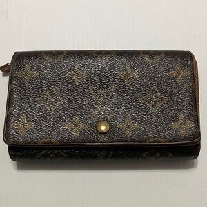 LV MONOGRAM WALLET